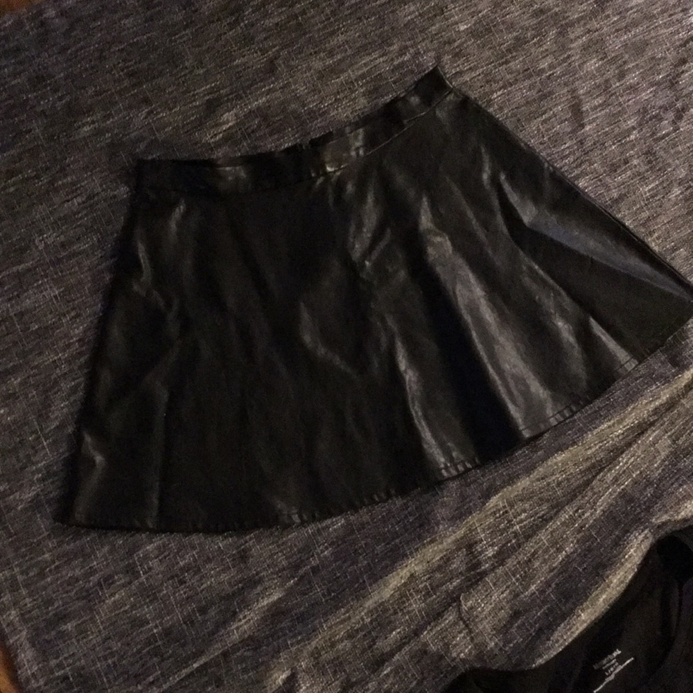 Pleather short black skirt